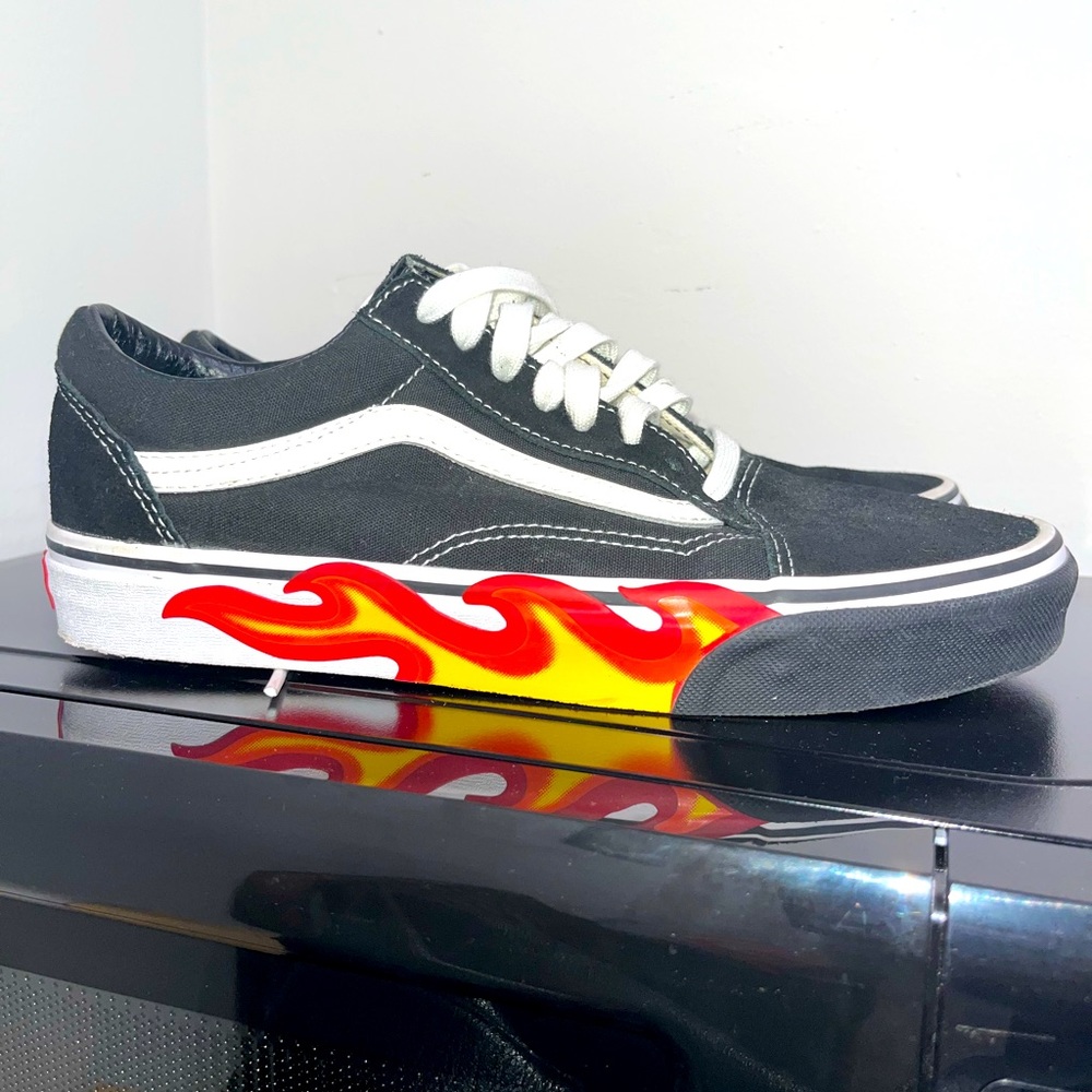 Vans Off The Wall flame skater sneakers